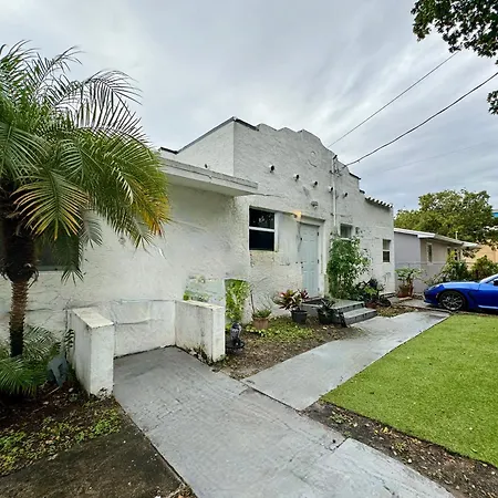 Private Rooms At Miami, Buena Vista With Parking